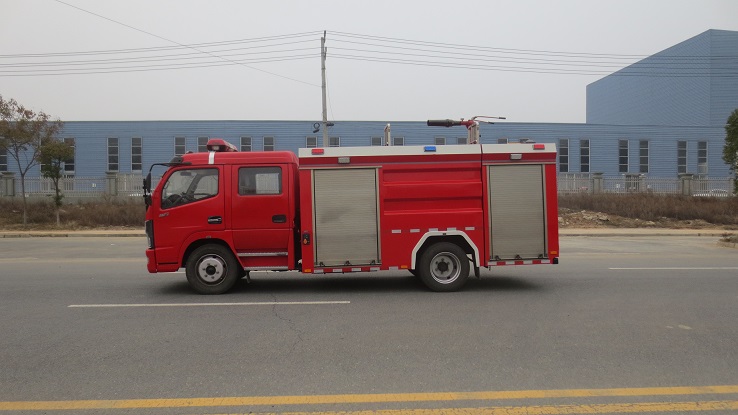 5吨水罐消防车