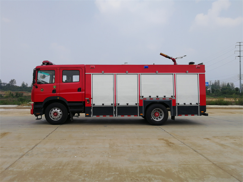 东风D9水罐消防车（6.8吨）图片