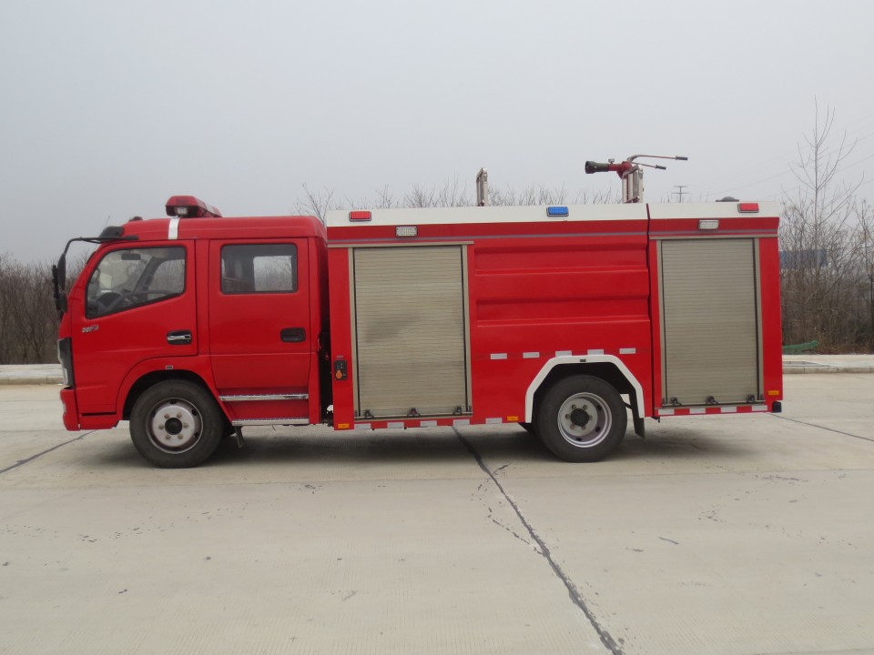 东风大卡泡沫消防车（5吨）图片