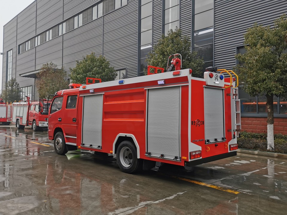 东风大卡泡沫消防车（5吨）图片