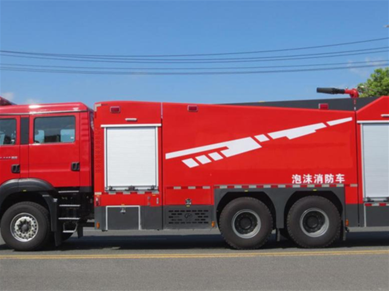 豪沃单桥水罐消防车（13吨）图片