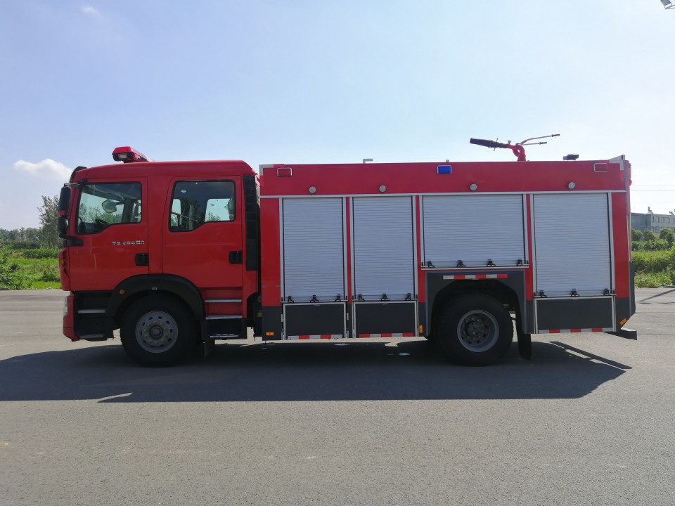 豪沃小T5G水罐消防车(6吨)图片