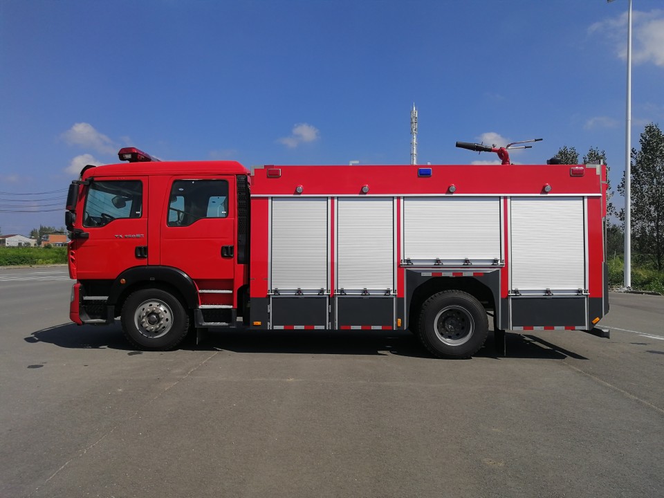 豪沃小T5G泡沫消防车（6.1吨）图片