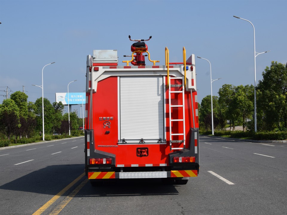 豪沃单桥干粉水联用消防车（7吨）图片