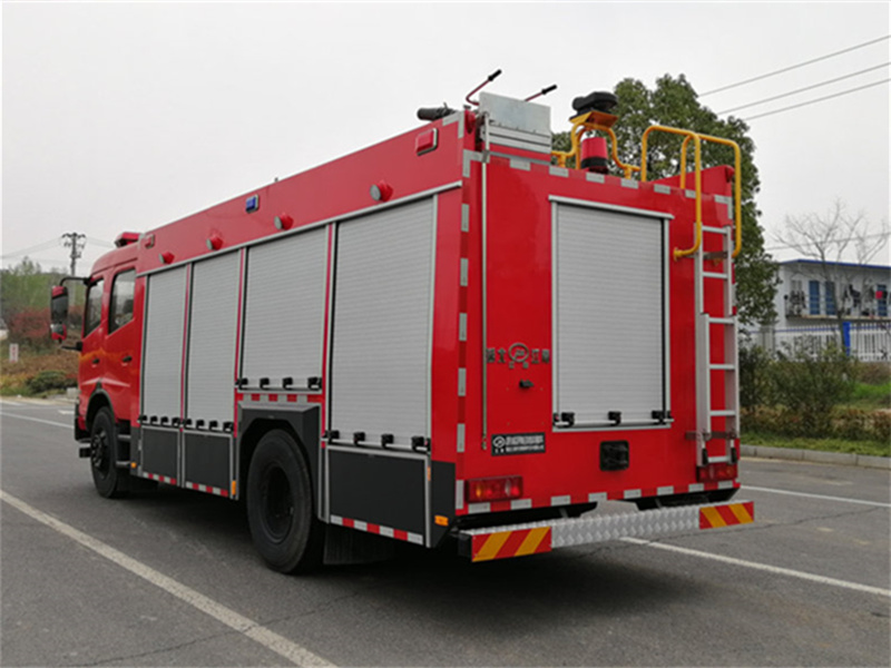 东风专底（仿天锦）水罐消防车（6吨）图片