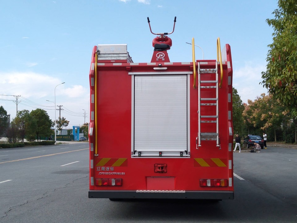 汕德卡单桥水罐消防车（7.2吨）图片