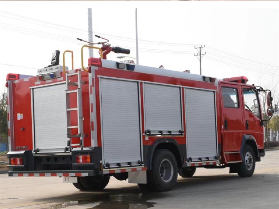 豪沃轻型水罐消防车（4.5吨）图片