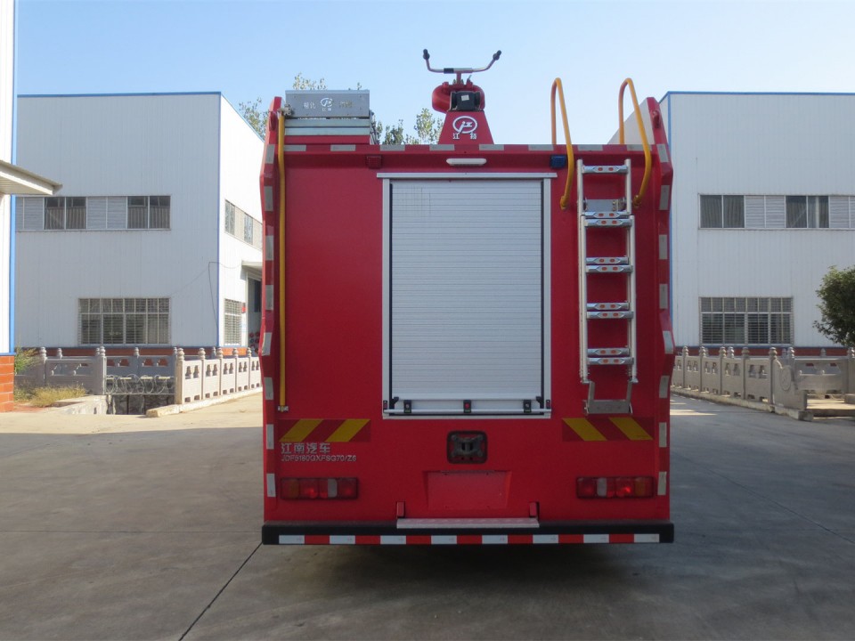 重汽汕德卡泡沫消防车（7.2吨）图片