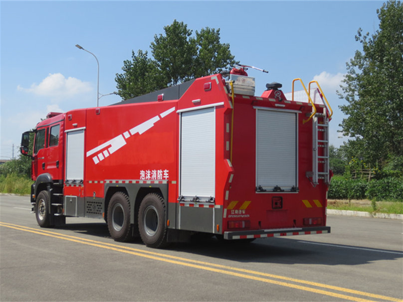 豪沃后双桥泡沫消防车(12.8吨）图片